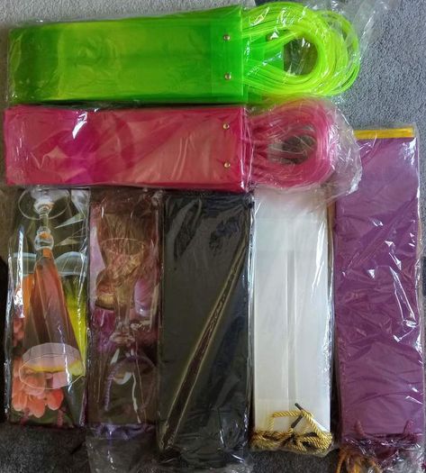 Job Lot of Wine Bottle Gift Bags - Approximately 500 in total