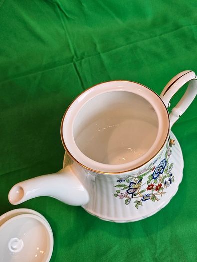 Royal Tara Fine Bone China Teapot  Harmony Pattern (Galway, Ireland)
