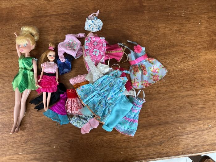 Barbies bundle, including horse