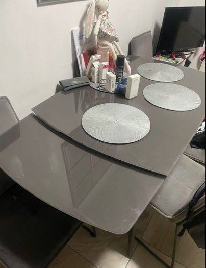 table an chairs