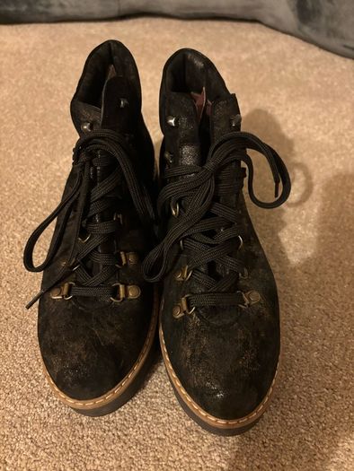 Beautiful Women's Anaki Boots size 4.5
