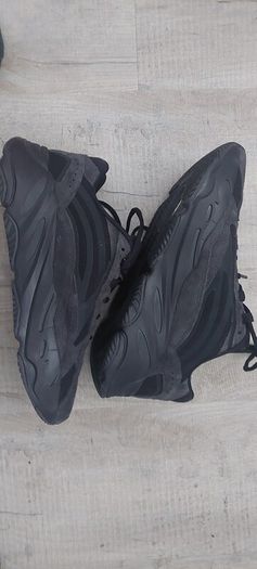 yeezy boost trainers mens size 10 brand new