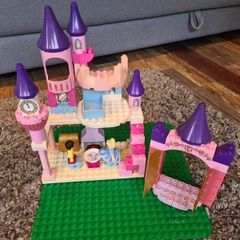 duplo disney cinderella castle #6154 With a few extra pieces