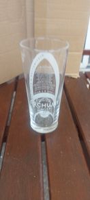 franciscan well,,archway larger 1/2 pint glass ,buyer collects or pays postage thank you, sold as is.