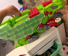 Dino garage
