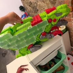 Dino garage