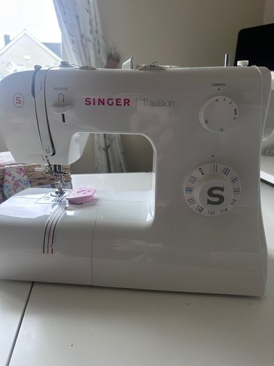 Sewing Machine and huge accessories/fabric bundle