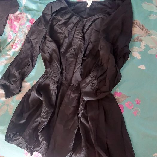 Unworn H&M Flowy Airy Summer Black Long Sleeves Dress
