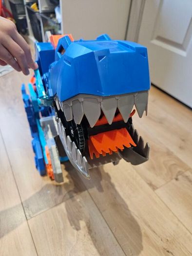Hot Wheels City Let's Race Ultimate T-Rex Transporter Playset