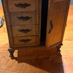 Mini jewellery chest of drawers