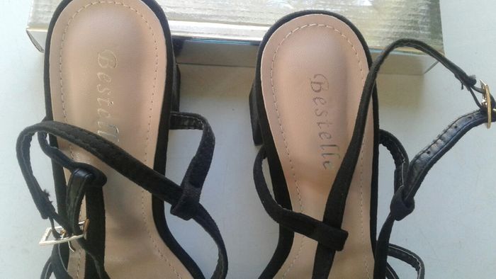 black sandles size 39 NEW WITH BOX