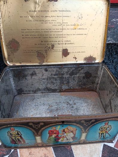 Vintage commemorative Biscuit tin