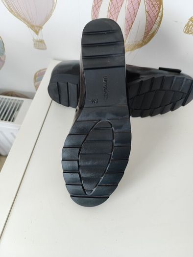 Ladies Patent Shoes  5.5 size