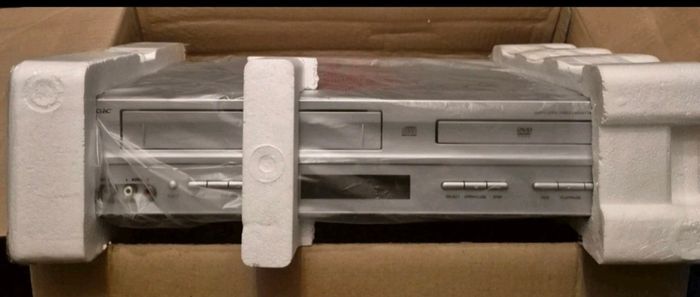 Digilogic DVDVCR2 DVD Player and VCR, VHS Video Player Combination with Remote