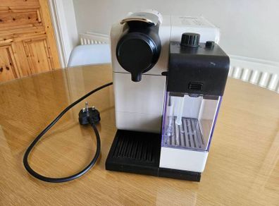 Nespresso Lattissima Touch DeLonghi Coffee Machine