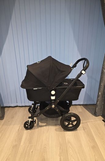 Immaculate Bugaboo Cameleon 3 plus with car seat and Isofix base