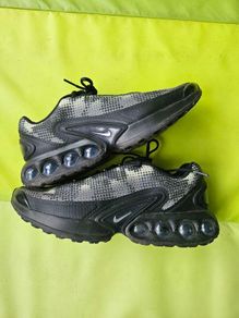 nike air max Dn size 9.5
