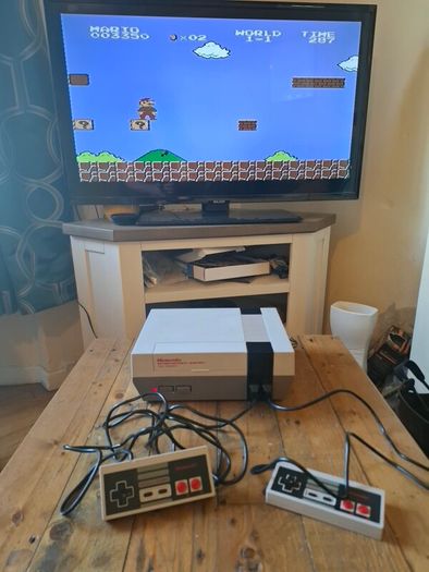 Nintendo NES Action Set Console  Complete In Box w/ Mario Duck Hunt & Zapper