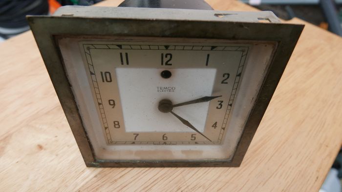 Vintage Temco Electric Art Deco clock made by Telephone Mfg. Co.