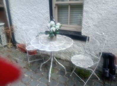 garden table and chairs