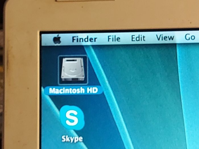 Vintage Apple MacBook, working fine and in reasonable condition for its age. No Charger