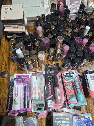 Wholesale Cosmetics Lot: 850 Pieces, Mixed Brands