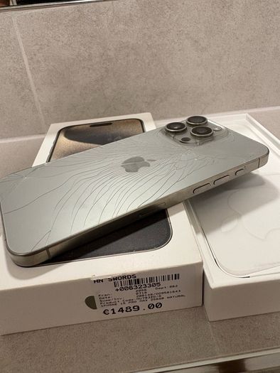 iphone 15 pro max 256 back glass Brocken