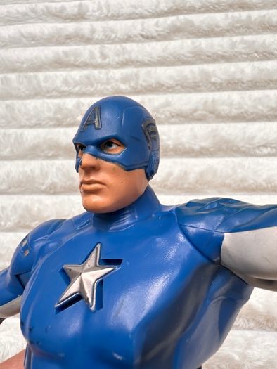 Marvel Captain America 2012 Action Figure approx. 25 cm. Twist Used Please see photos