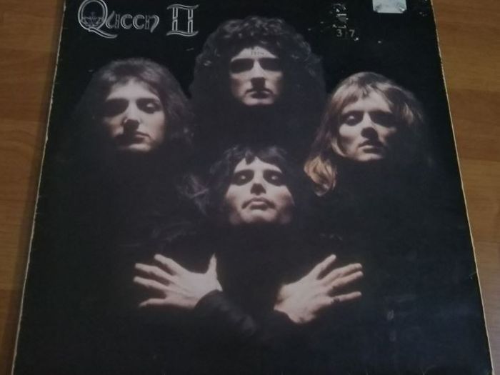 lP Vinil - Queen. 9 Albums + 2 Solo albums. In good condition.