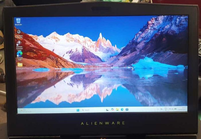 Alienware 15 R3 Gaming Laptop - i7 7th Gen | GTX 1070 8GB | 16GB RAM | 750GB Storage