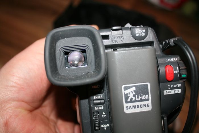 Samsung VP-W60 PAL 8 8mm Video Camera Kit 500x digital zoom (in working order)