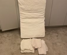 Cot mattress with sheets and protectors