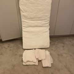 Cot mattress with sheets and protectors
