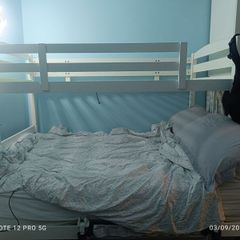 Triple bunk bed