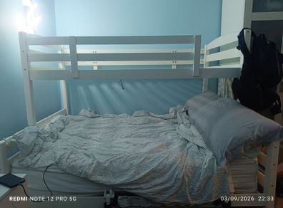 Triple bunk bed