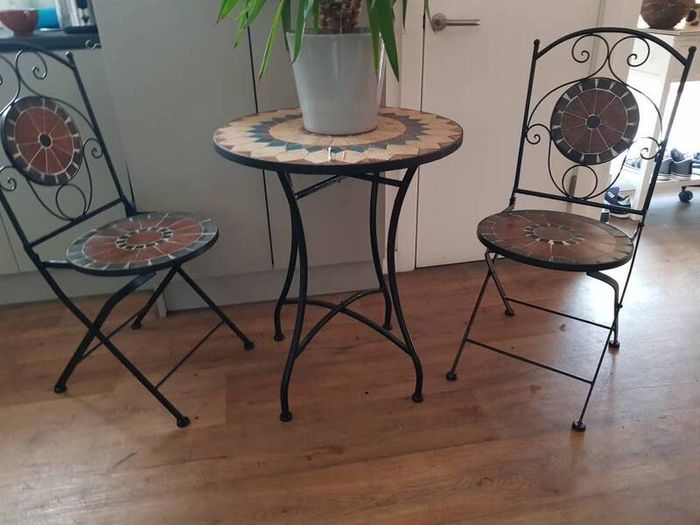 bistro set( can deliver)