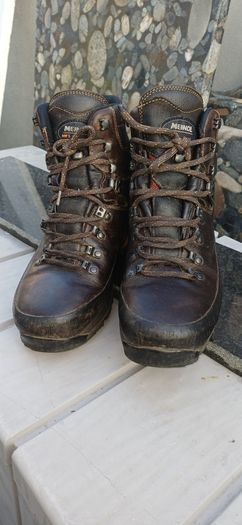 Mens hiking boots