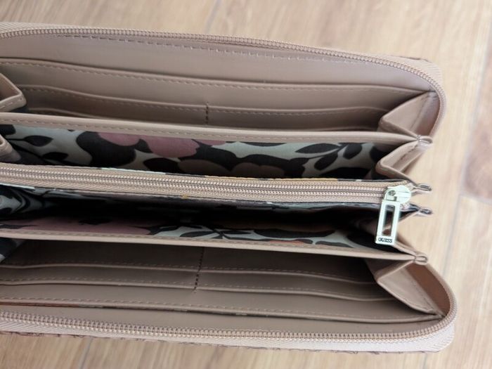 Guess wallet