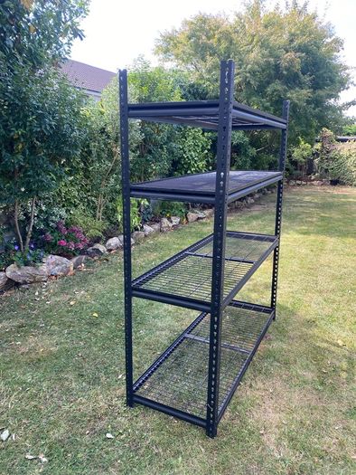 Metal shelving unit