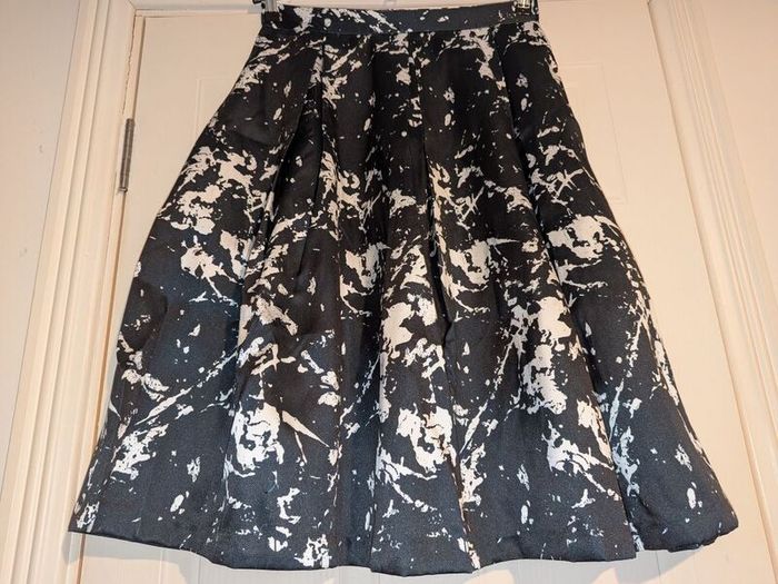 Stunning print midi skirt from Lucy & Co