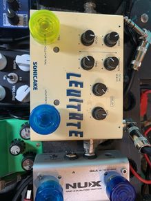 Sonicake levitate delay and reverb pedal