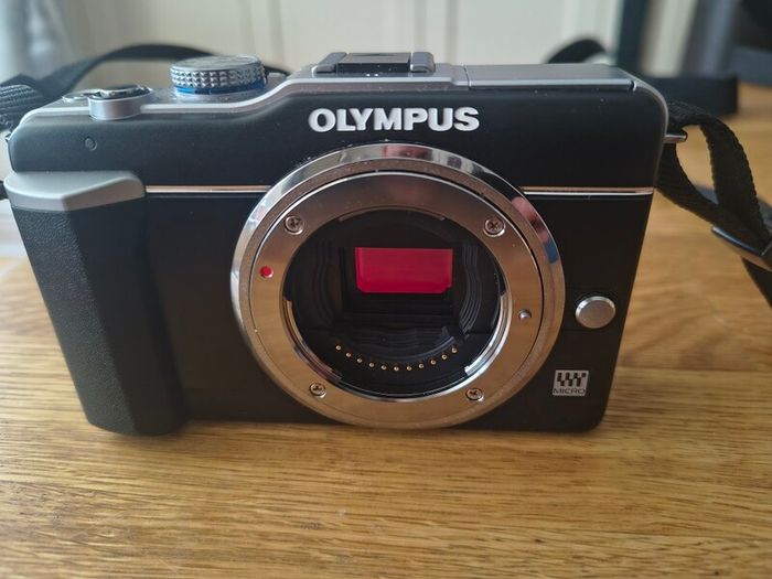 Olympus E-pl1 mirrorless body only