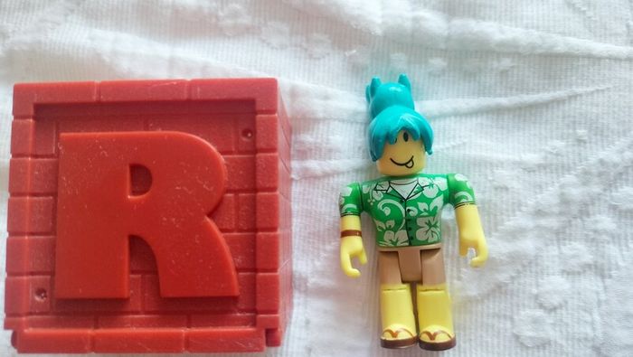 Roblox figure