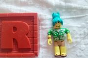 Roblox figure