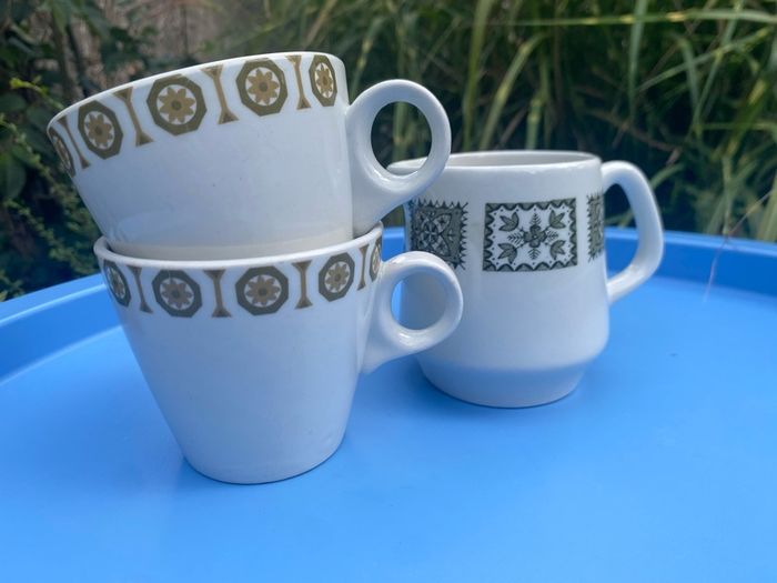cups and milk jug