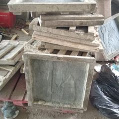 moulds & vibrating table