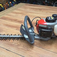 Robin hedge trimmer