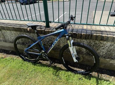GT Avalanche Comp Mountain Bike - Excellent Condition 26"