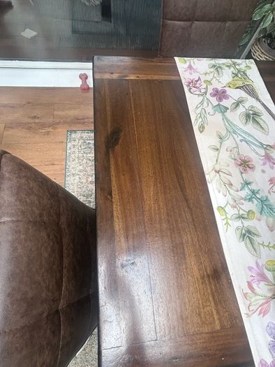 Table & chairs