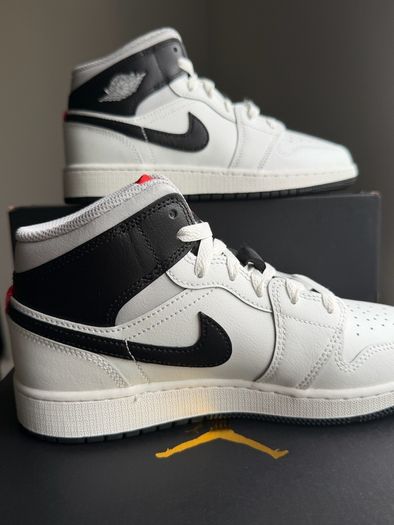Air Jordan 1 Mid GS Summit White Black Infrared 23 | UK 5 EU 38 | Boxed